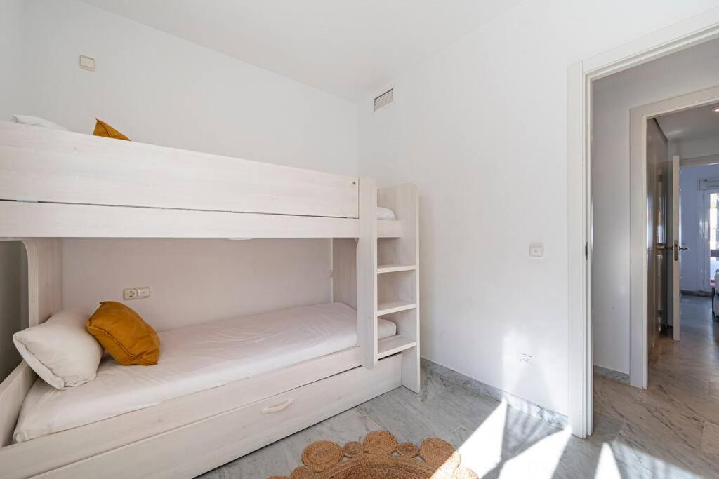 Сasa de vacaciones Townhouse W/ Swimming Pool And Underground Parking Marbella